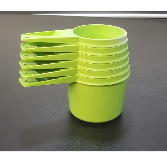 VTG Tupperware Retro (Apple) Green Nesting Measuring Cups Complete Set of 6 - Picture 1 of 4